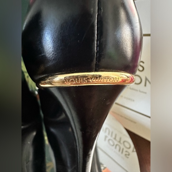 LOUIS VUITTON Pre-Loved Black Smooth Leather HEELS ❤️💃🔥 (Size 6.5 to 7) - Picture 12 of 14